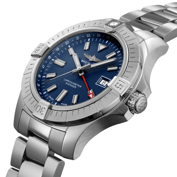 Montre Breitling Avenger Automatic GMT 45 Bracelet Acier