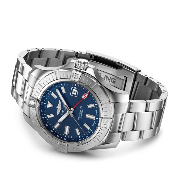 Montre Breitling Avenger Automatic GMT 45 Bracelet Acier