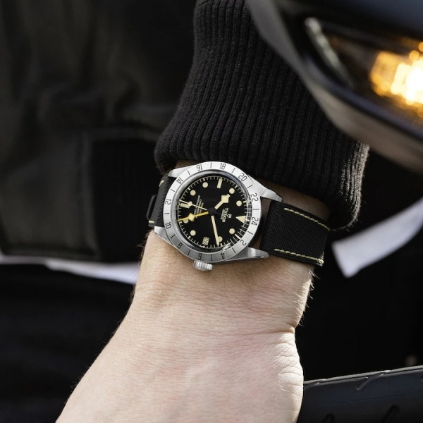 MONTRE HOMME TUDOR BLACK BAY PRO BRACELET HYBRIDE