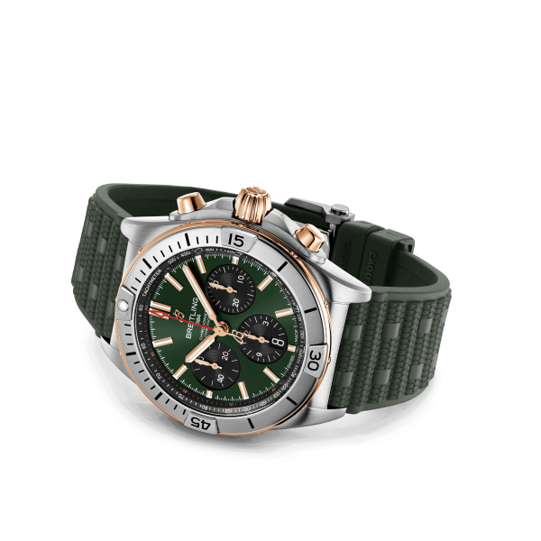 Montre Breitling Chronomat B01 42 Or Rouge Cadran Vert