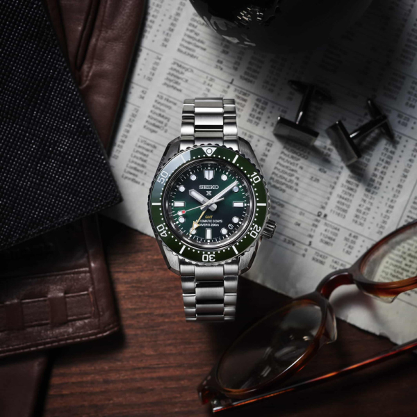 Montre Seiko Prospex Automatic GMT Cadran Vert Bracelet Acier