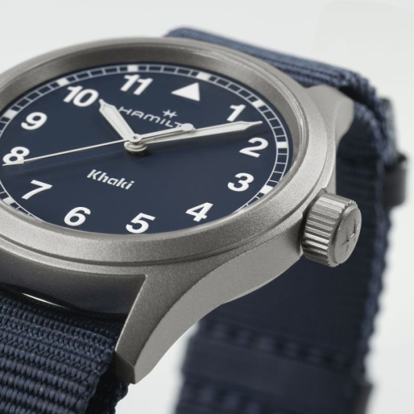 Montre Hamilton Khaki Field Quartz 38mm Cadran Bleu Bracelet Bleu