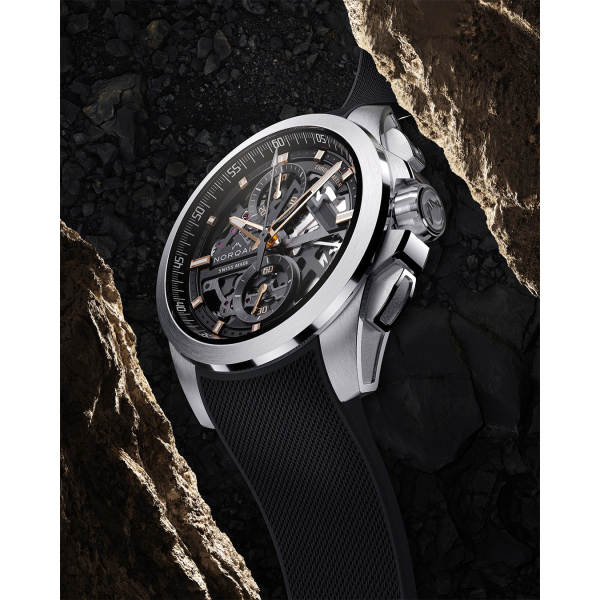 Montre Norqain Independence Skeleton Chrono 42mm Bracelet Acier