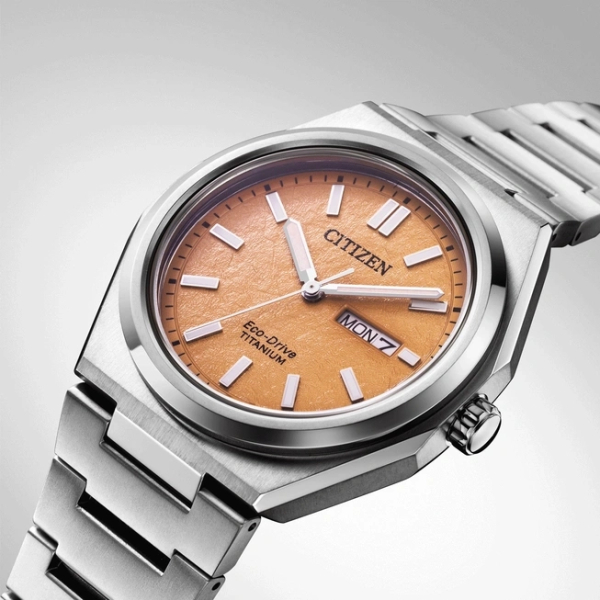 Montre CITIZEN Super Titanium Cadran Saumon AW0130-85ZE