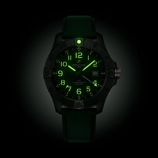 Montre BreitlingAvenger B01 44 Night Mission Cadran Noir Bracelet Vert