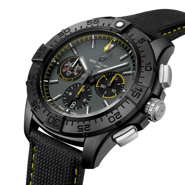 Montre Breitling Avenger B01 Chronograph 44 Night Mission Bloodhounds