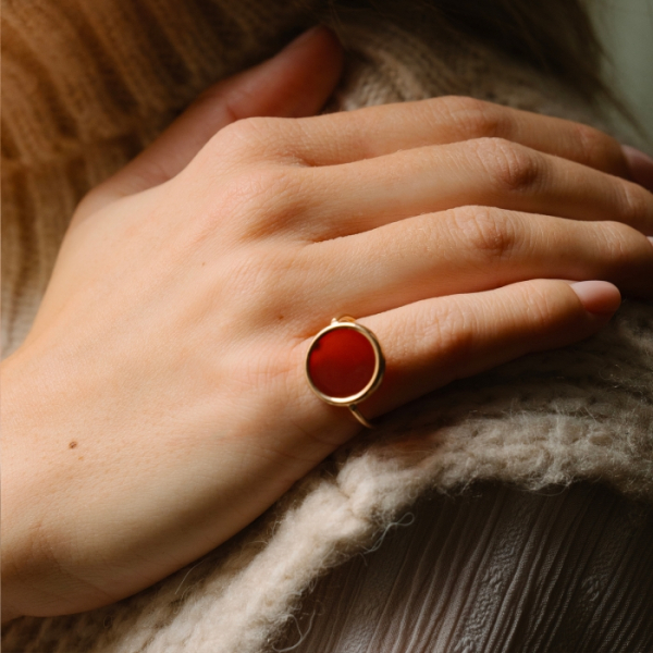 Bague Ginette NY Baby Disc Ring Agate Rouge